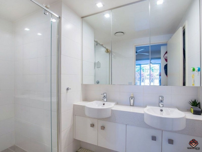 3027 The Boulevard, Carrara QLD 4211