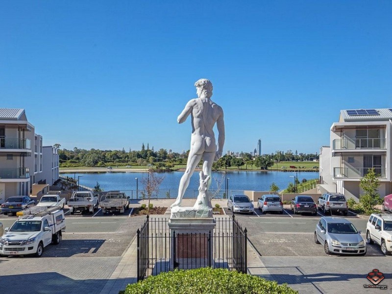 3027 The Boulevard, Carrara QLD 4211