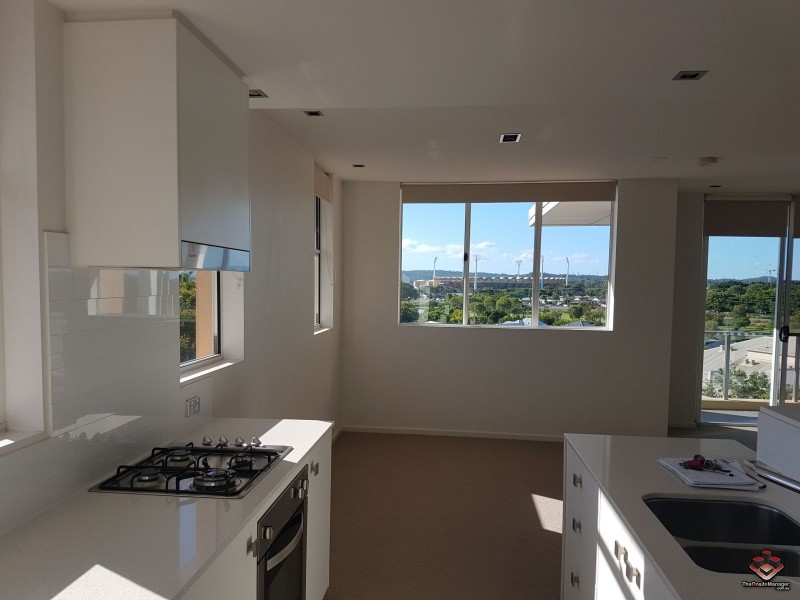 3027 The Boulevard, Carrara QLD 4211