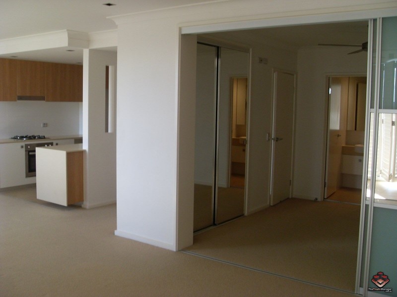 3027 The Boulevard, Carrara QLD 4211