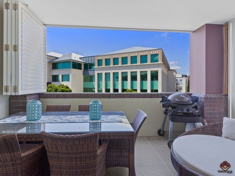 3027 The Boulevard, Carrara QLD 4211