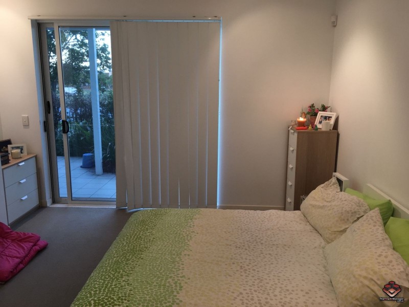 98 University Drive, Varsity Lakes QLD 4227