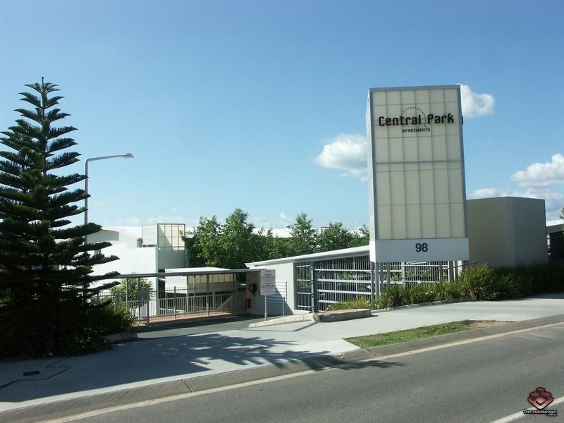 98 University Drive, Varsity Lakes QLD 4227