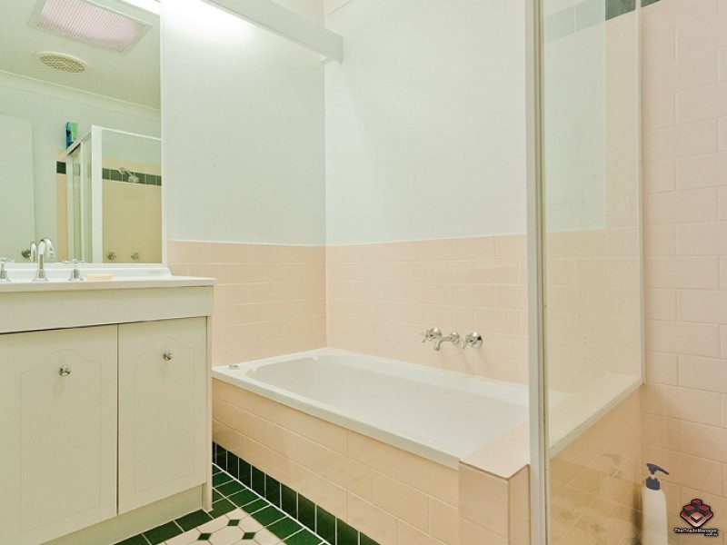 75 Brown Street, Labrador QLD 4215