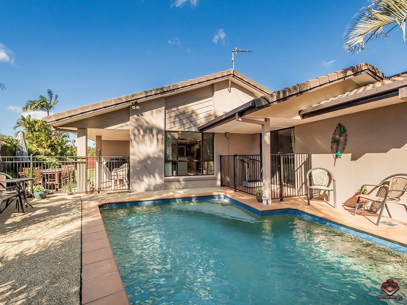 233 Mildura Drive, Helensvale QLD 4212