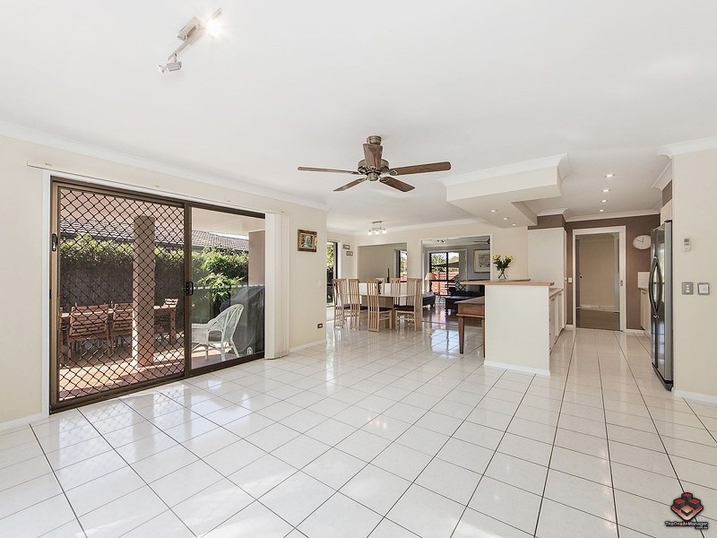 233 Mildura Drive, Helensvale QLD 4212