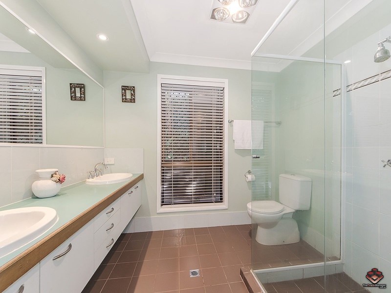 233 Mildura Drive, Helensvale QLD 4212