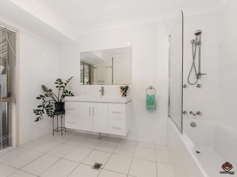 11 Rosedale Place, Helensvale QLD 4212
