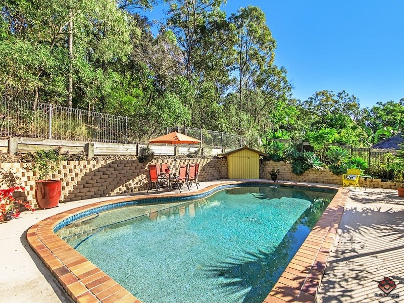 24 Camden Court, Helensvale QLD 4212