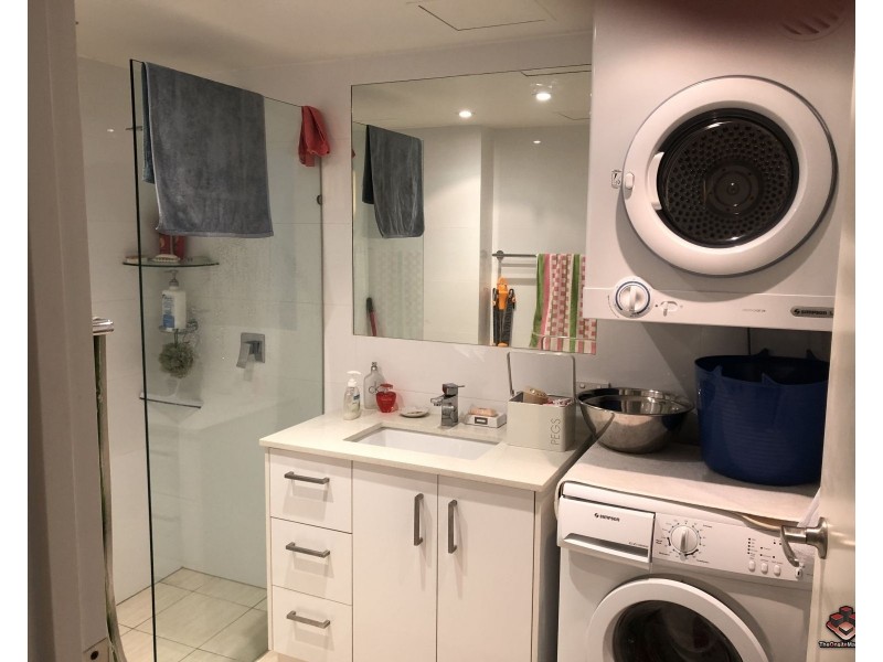 ID:3882280/114 Marine Parade, Southport QLD 4215