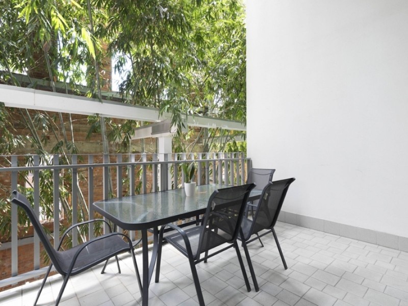 U335d/8 Skyring Terrace, Teneriffe QLD 4005