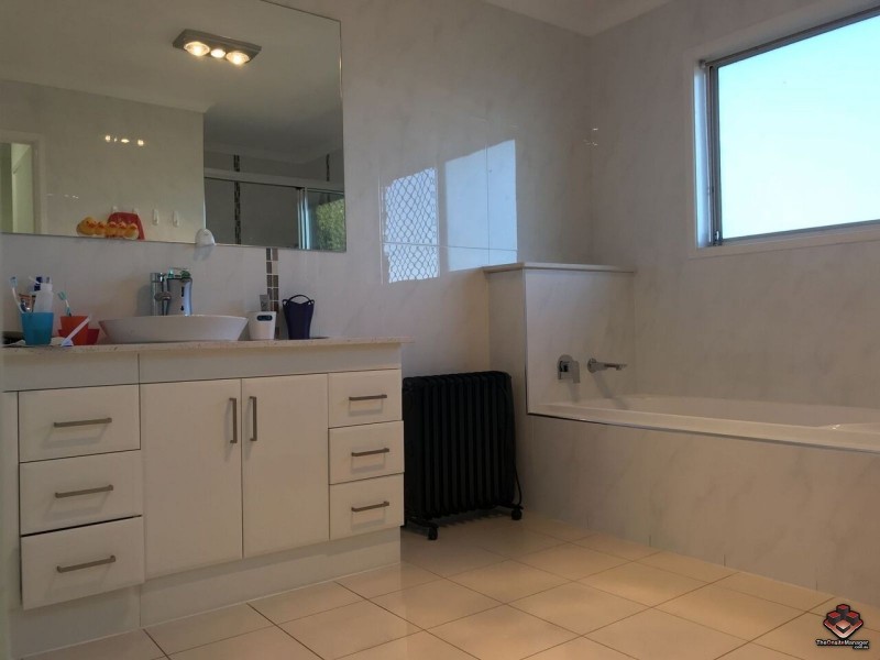 25 Nevern Street, Macgregor QLD 4109