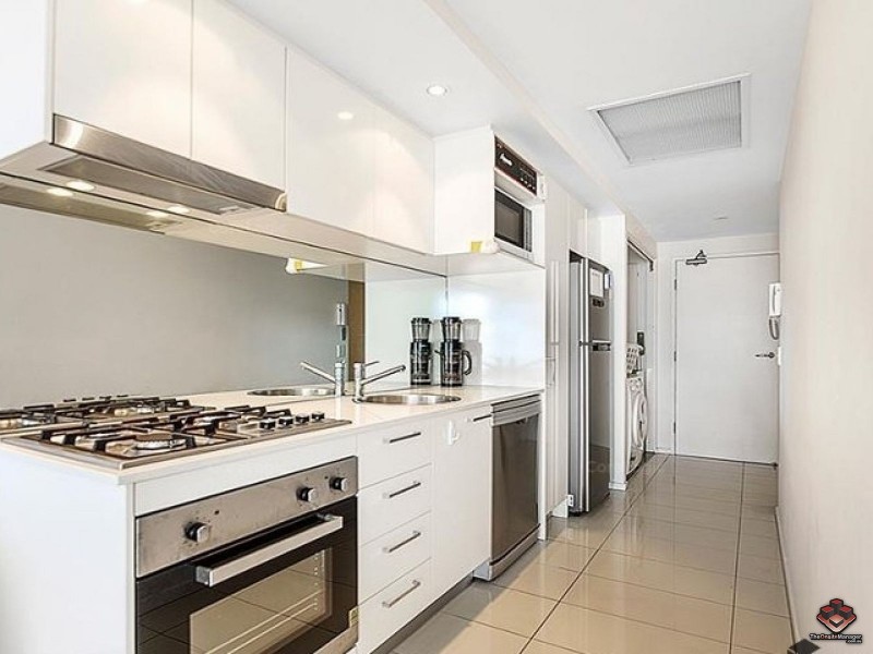 2 East Quay Drive, Biggera Waters QLD 4216