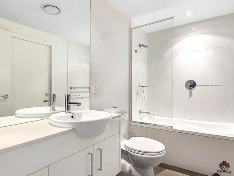 2 East Quay Drive, Biggera Waters QLD 4216