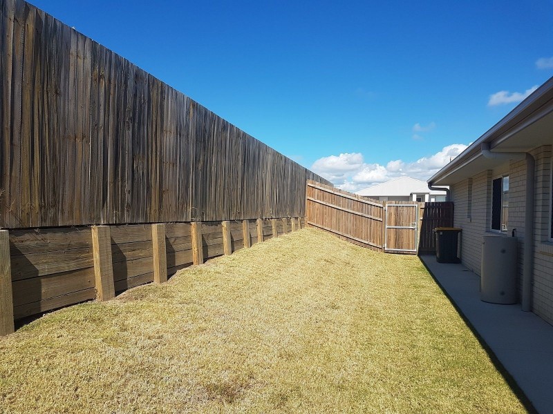 1/8 Lachlan Court, Kawungan QLD 4655