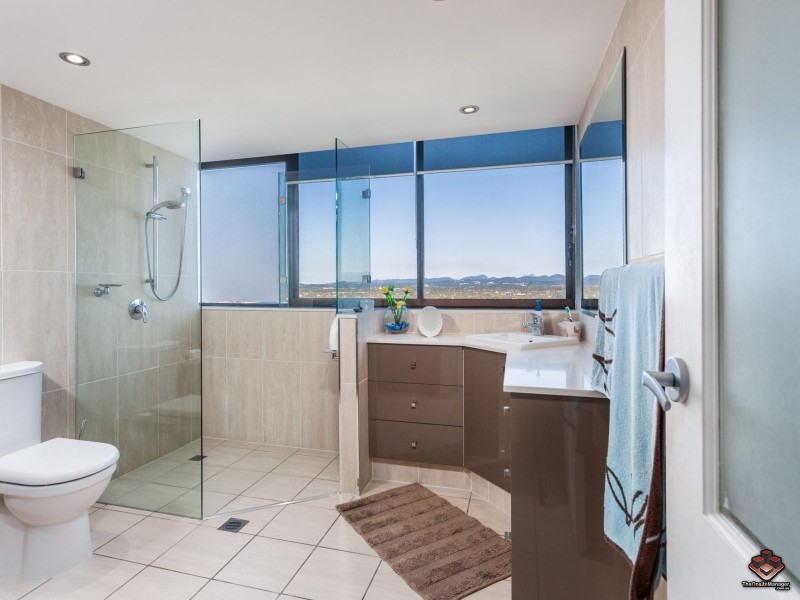 54 Hooker Boulevard, Mermaid Waters QLD 4218