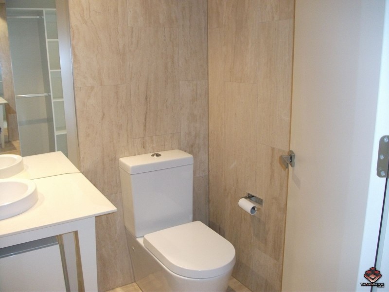 1 Marina Drive, Benowa QLD 4217