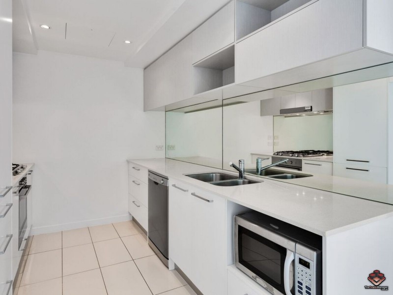 430 Marine Parade, Biggera Waters QLD 4216