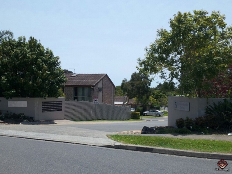 5 Greenlands Drive, Varsity Lakes QLD 4227