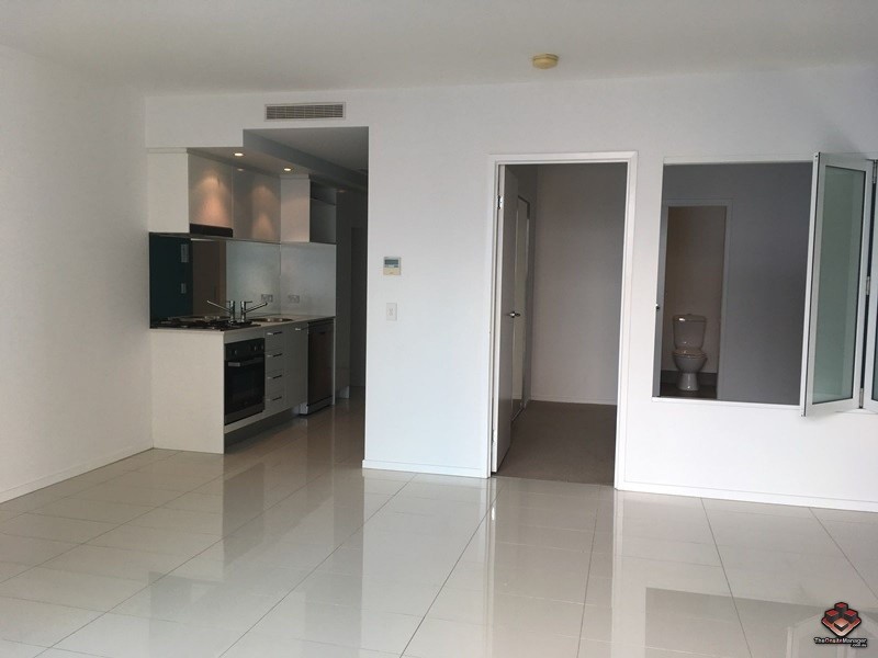 2 East Quay Drive, Biggera Waters QLD 4216
