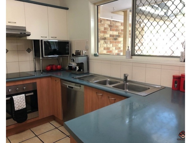 25 Hogan Place, Seventeen Mile Rocks QLD 4073