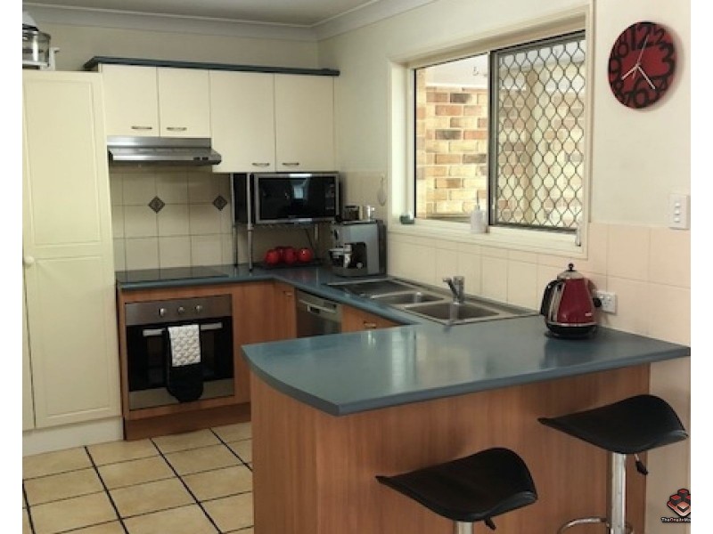 25 Hogan Place, Seventeen Mile Rocks QLD 4073