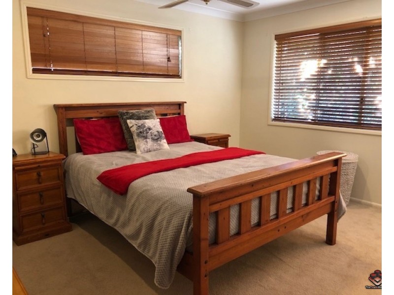 25 Hogan Place, Seventeen Mile Rocks QLD 4073