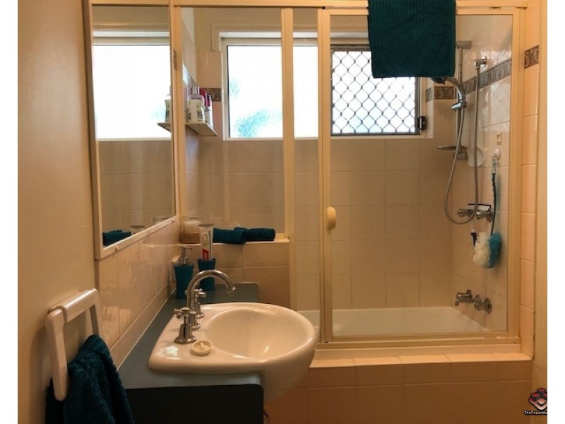 25 Hogan Place, Seventeen Mile Rocks QLD 4073