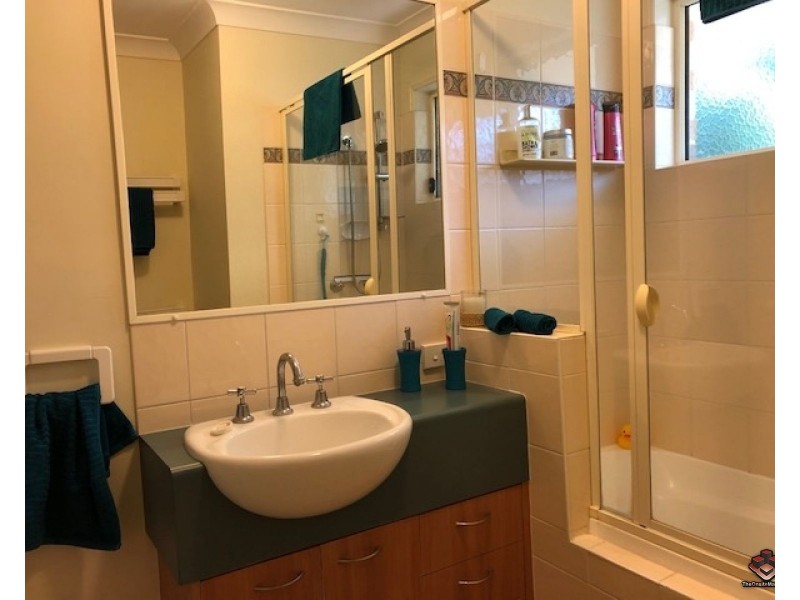 25 Hogan Place, Seventeen Mile Rocks QLD 4073