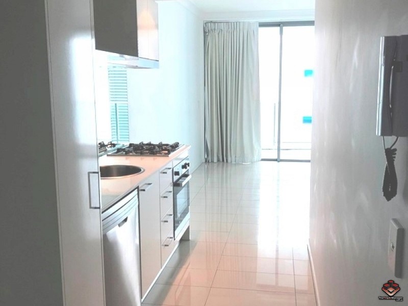 2 East Quay Drive, Biggera Waters QLD 4216