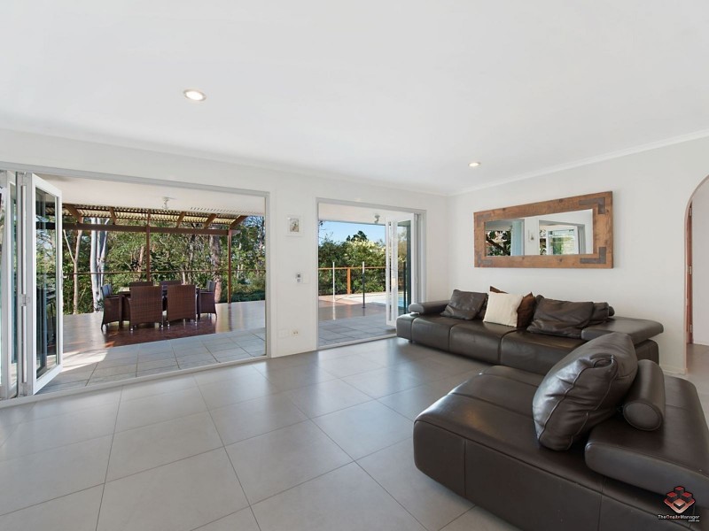 15 Ootana Street, Chapel Hill QLD 4069