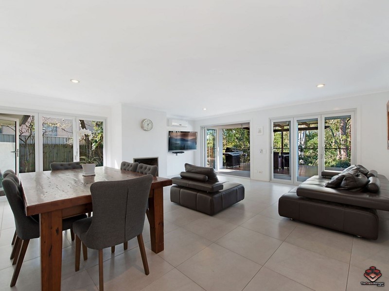 15 Ootana Street, Chapel Hill QLD 4069
