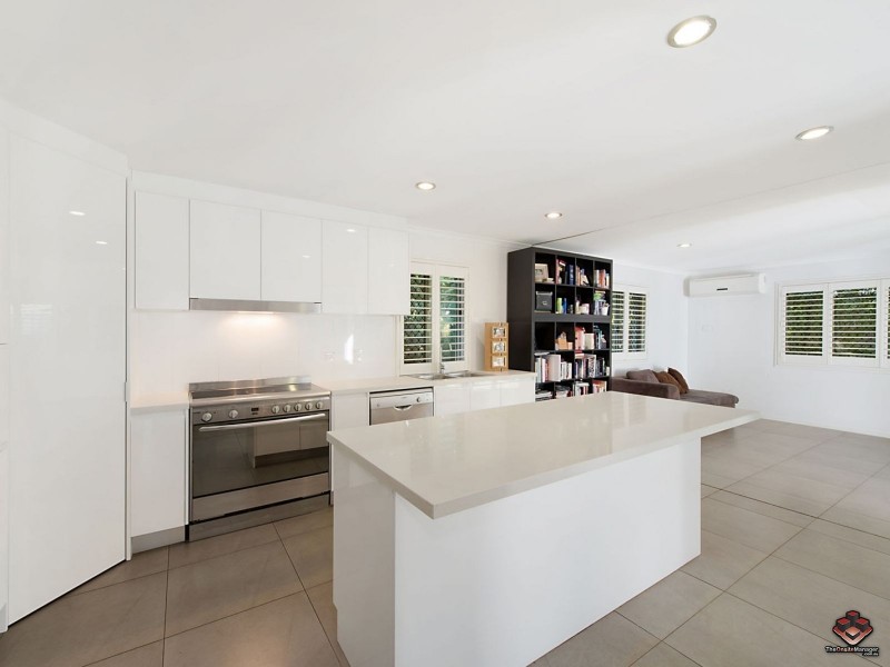 15 Ootana Street, Chapel Hill QLD 4069