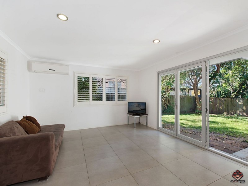 15 Ootana Street, Chapel Hill QLD 4069