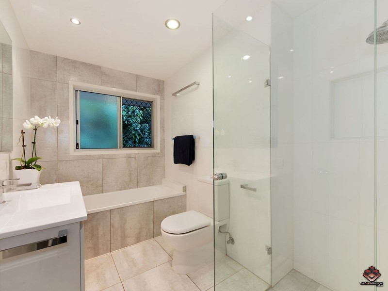 15 Ootana Street, Chapel Hill QLD 4069