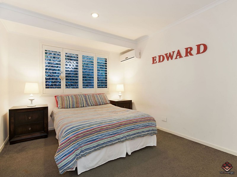 15 Ootana Street, Chapel Hill QLD 4069