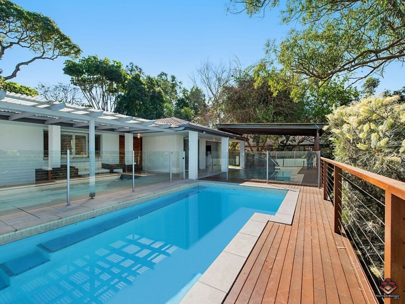 15 Ootana Street, Chapel Hill QLD 4069