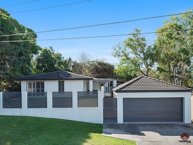 15 Ootana Street, Chapel Hill QLD 4069