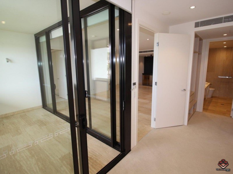 1 Marina Drive, Benowa QLD 4217