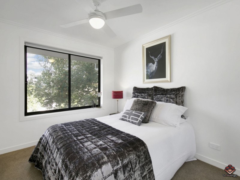 445 Oxley Road, Sherwood QLD 4075