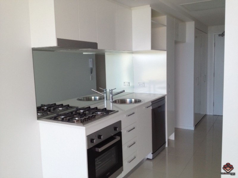 2 East Quay Drive, Biggera Waters QLD 4216