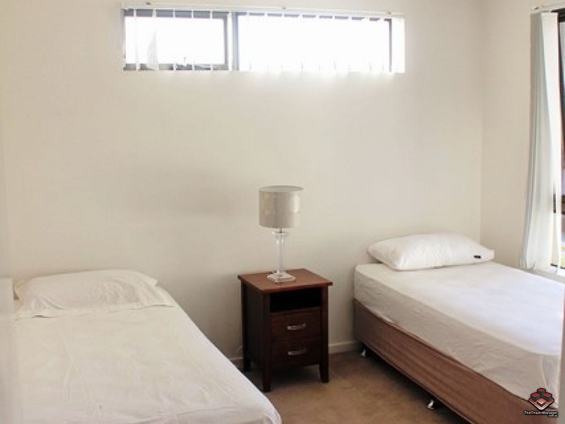 16 Surbiton Court, Carindale QLD 4152