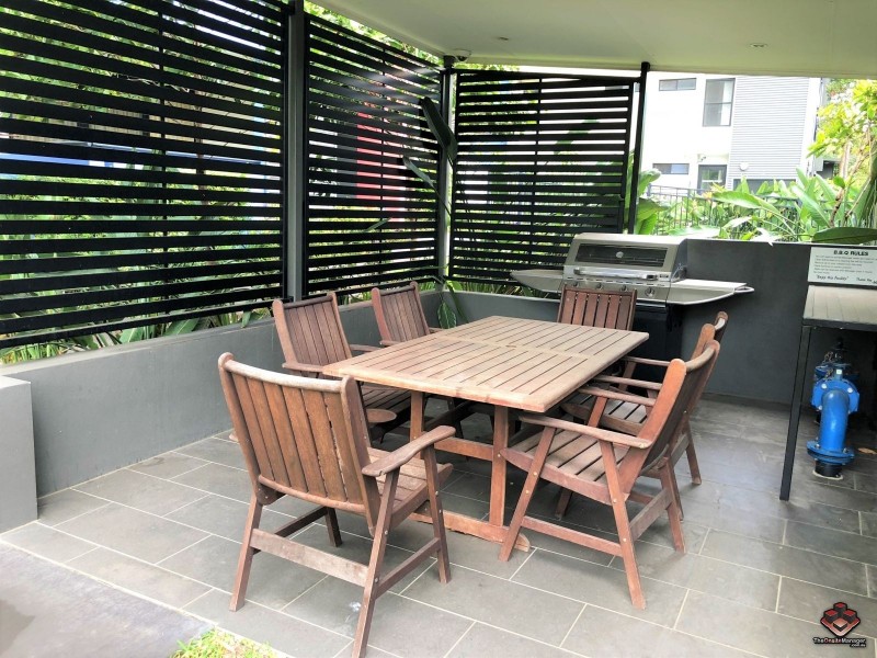 2180 Logan Road, Upper Mount Gravatt QLD 4122