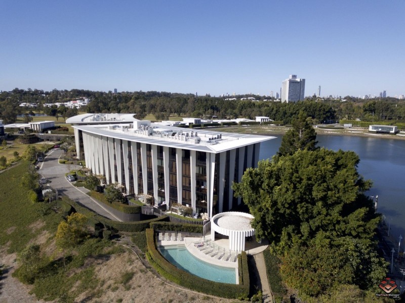 1 Marina Drive, Benowa QLD 4217