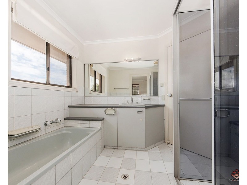 14 Carrumbella Drive, Arundel QLD 4214