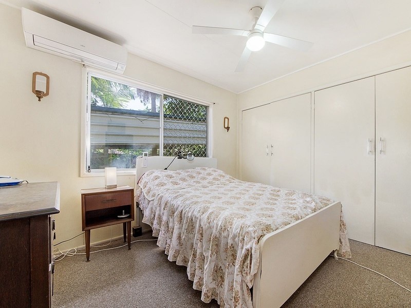 15 Rodlan Parade, Labrador QLD 4215