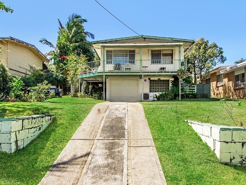 15 Rodlan Parade, Labrador QLD 4215