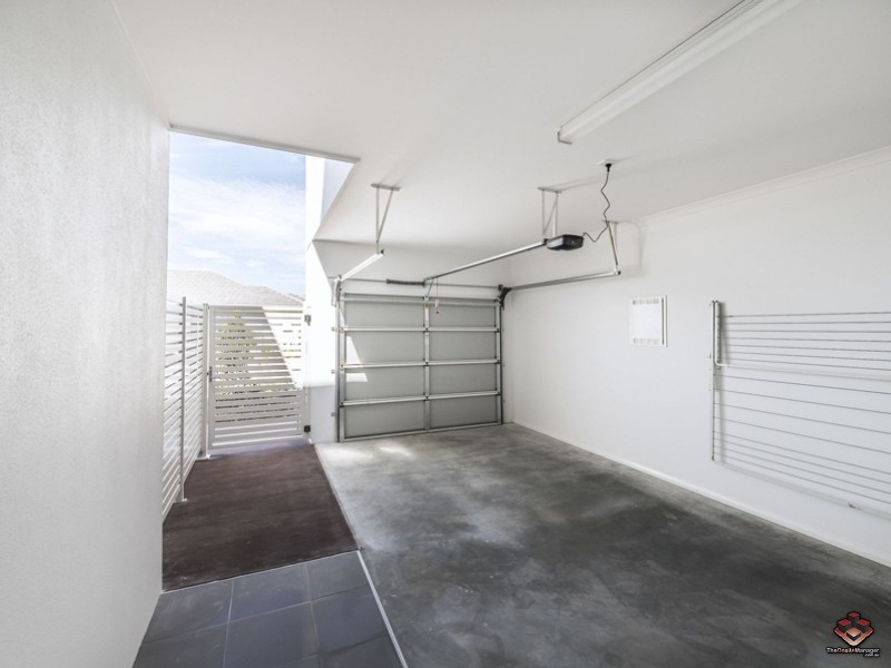 4/37 Azure Way, Hope Island QLD 4212