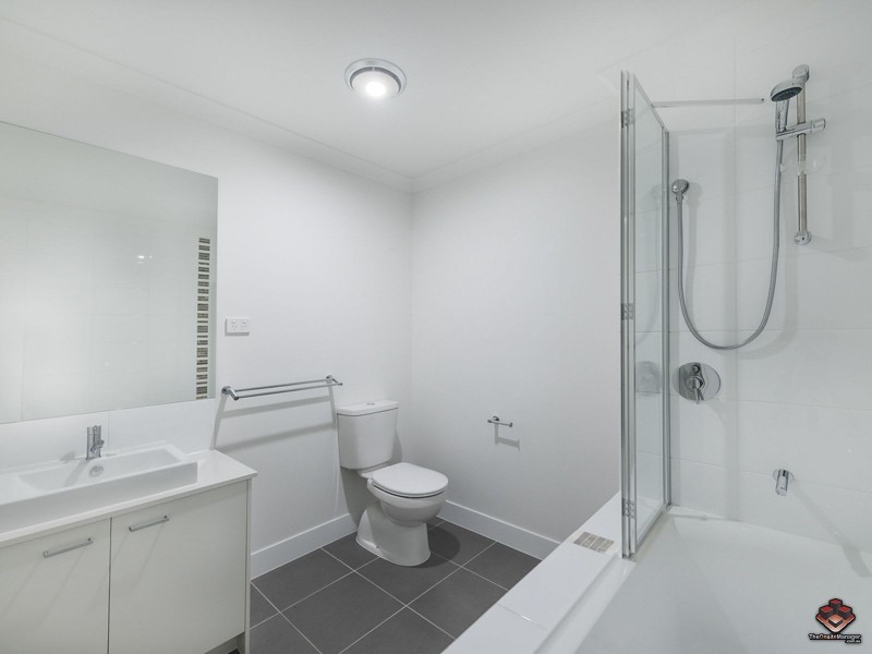 4/37 Azure Way, Hope Island QLD 4212