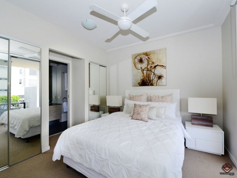 8/18 Riverbend Place, Bulimba QLD 4171